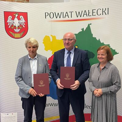 Bild vergr&ouml;&szlig;ern: Partnerschaftsvertrag unterzeichnet