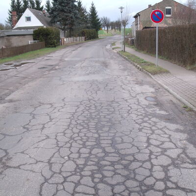 Bild vergr&ouml;&szlig;ern: eine alte Stra&szlig;e in Eickstedt