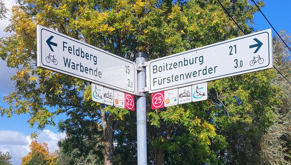 Bild vergr&ouml;&szlig;ern: Wegweisende Beschilderung