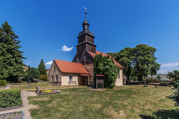 Bild vergr&ouml;&szlig;ern: Dorfkirche in Naugarten