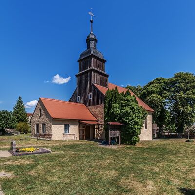 Bild vergr&ouml;&szlig;ern: Dorfkirche in Naugarten