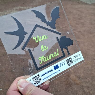 Bild vergr&ouml;&szlig;ern: �Viva la Fauna�-Plakette als Auszeichnung f�r Projektpartner.